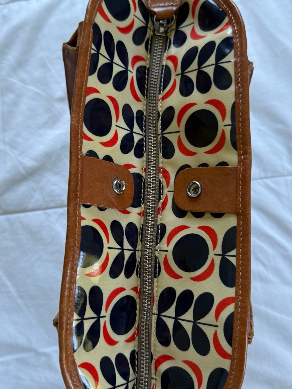 Orla Kiely Classic Flower and Stem Pattern Bag - Picture 3 of 16